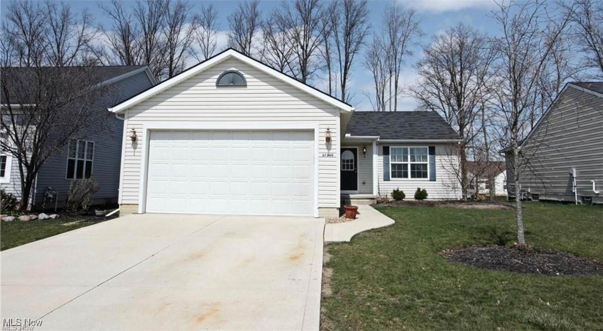 37300 Freedom Avenue - Photo 1