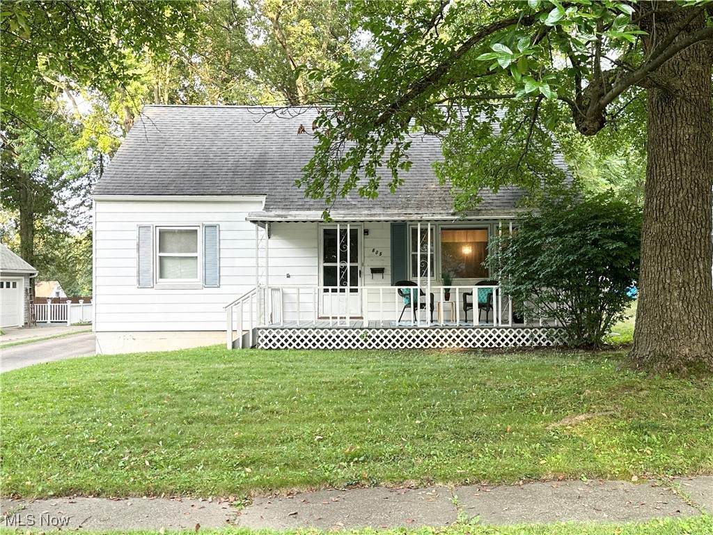 605 Edgewood Drive - Photo 1
