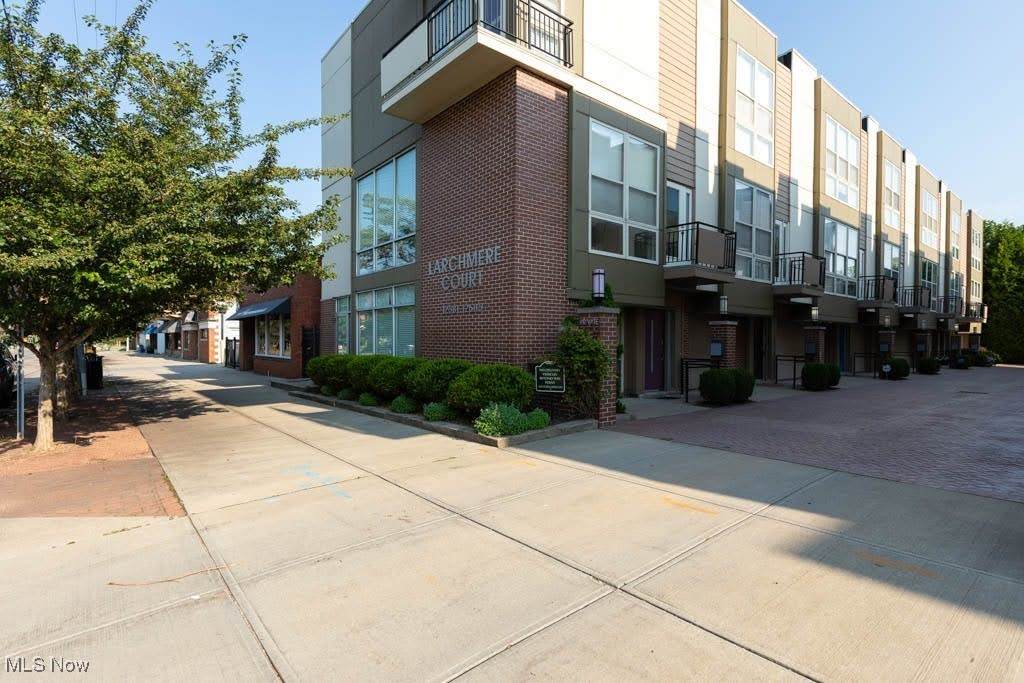 12581 Larchmere Boulevard - Photo 1