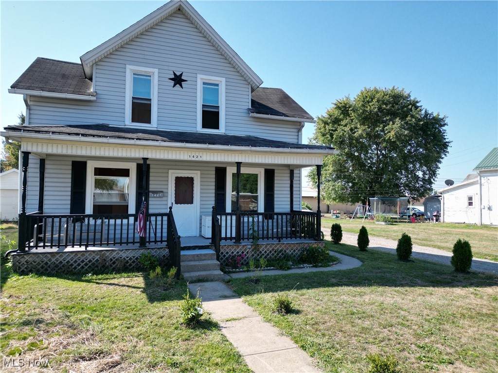 1421 Chestnut Street - Photo 1