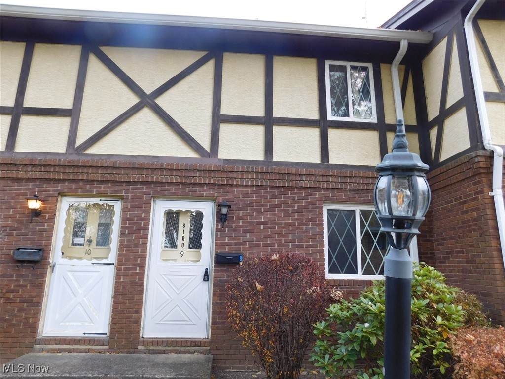 8180 Deepwood Boulevard - Photo 1