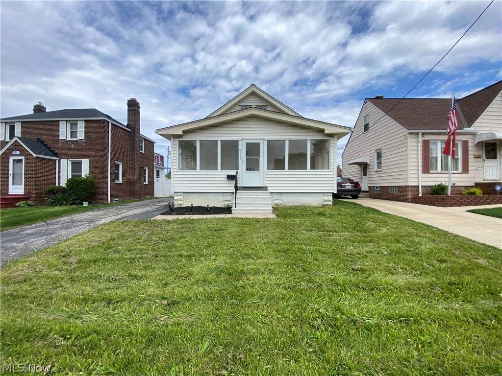 8221 Grand Division Avenue - Photo 1