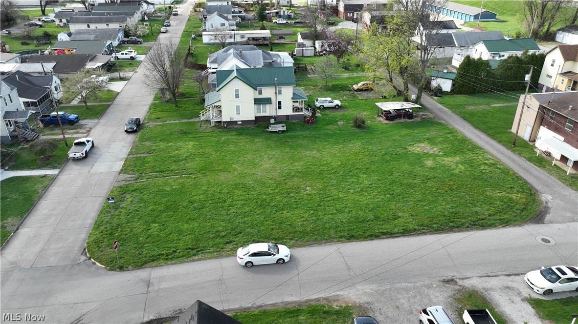 627 33rd Street - Photo 1