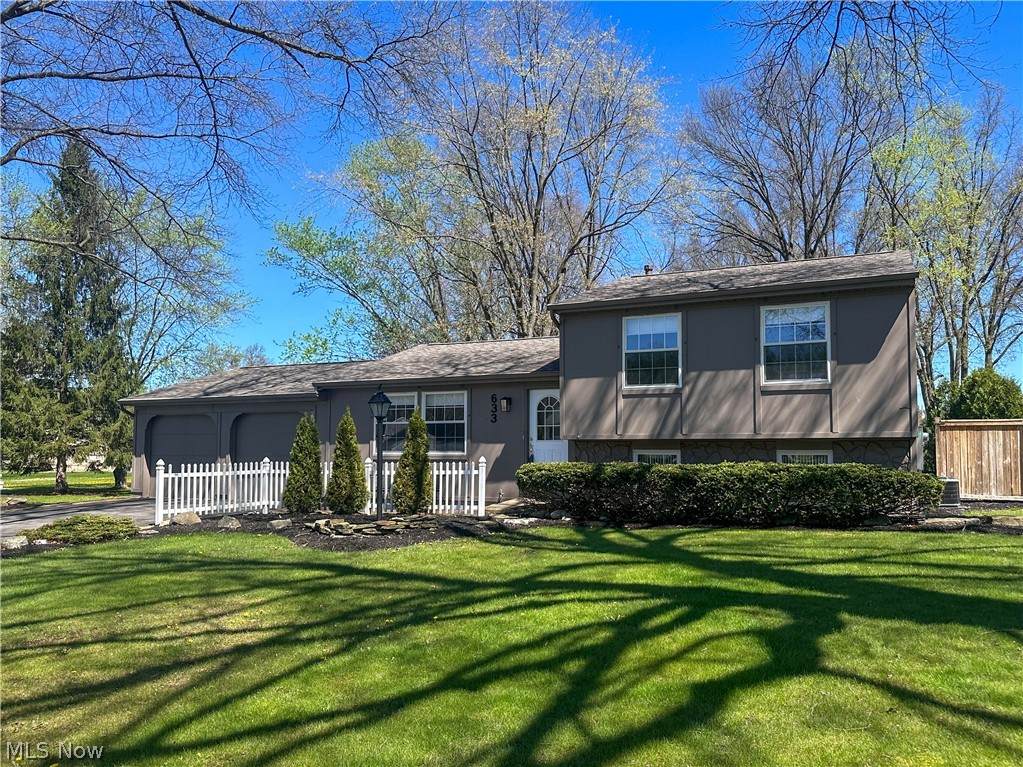 633 Laurelwood Drive - Photo 1