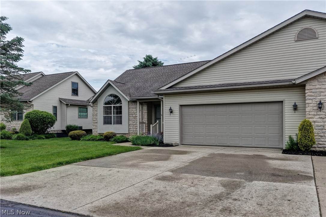 611 Pond View Circle - Photo 1