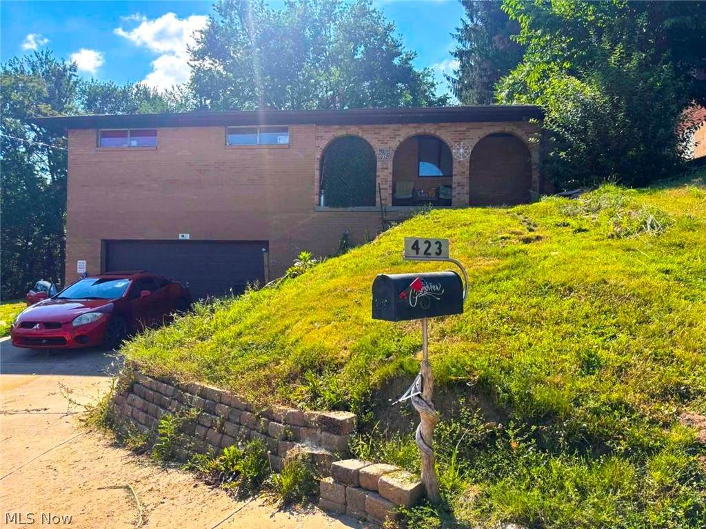 423 Rosemont Avenue - Photo 1