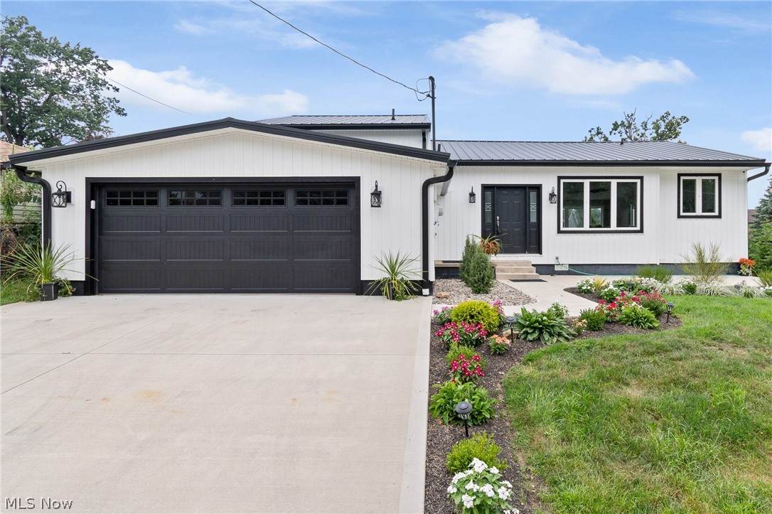 253 Aqua Boulevard - Photo 1