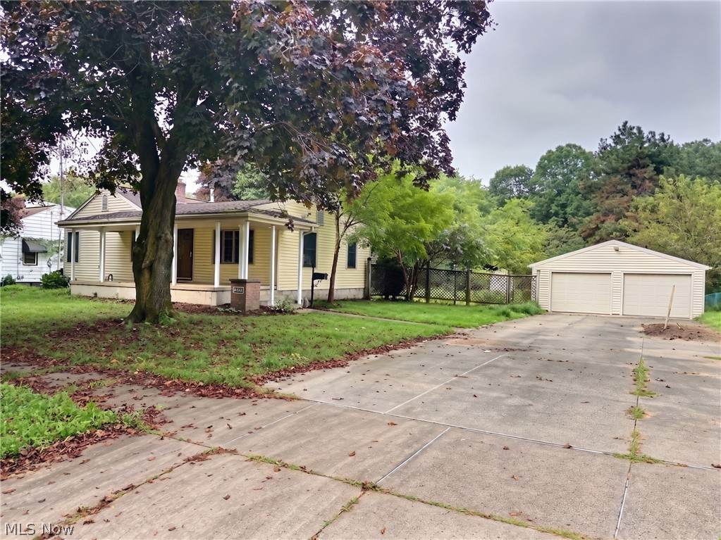 888 Danmead Avenue - Photo 1