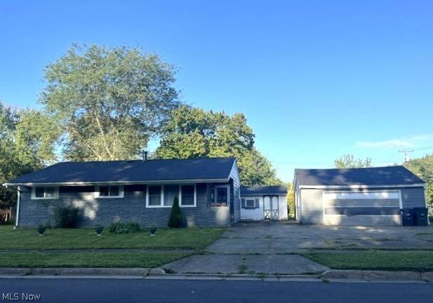 902 Warrington Road - Photo 1