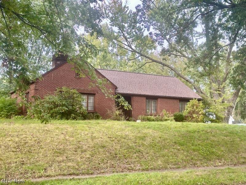 1006 Bennington Avenue - Photo 1