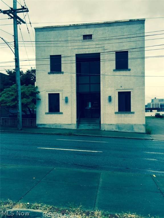 214 8th Street - Photo 1