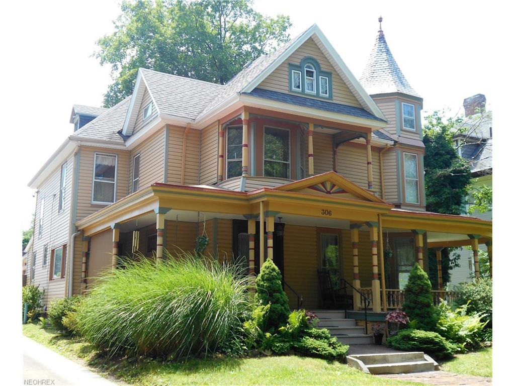 306 Washington St - Photo 1