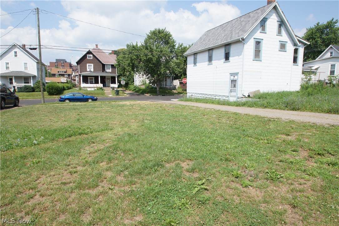 614 Smith Avenue - Photo 1