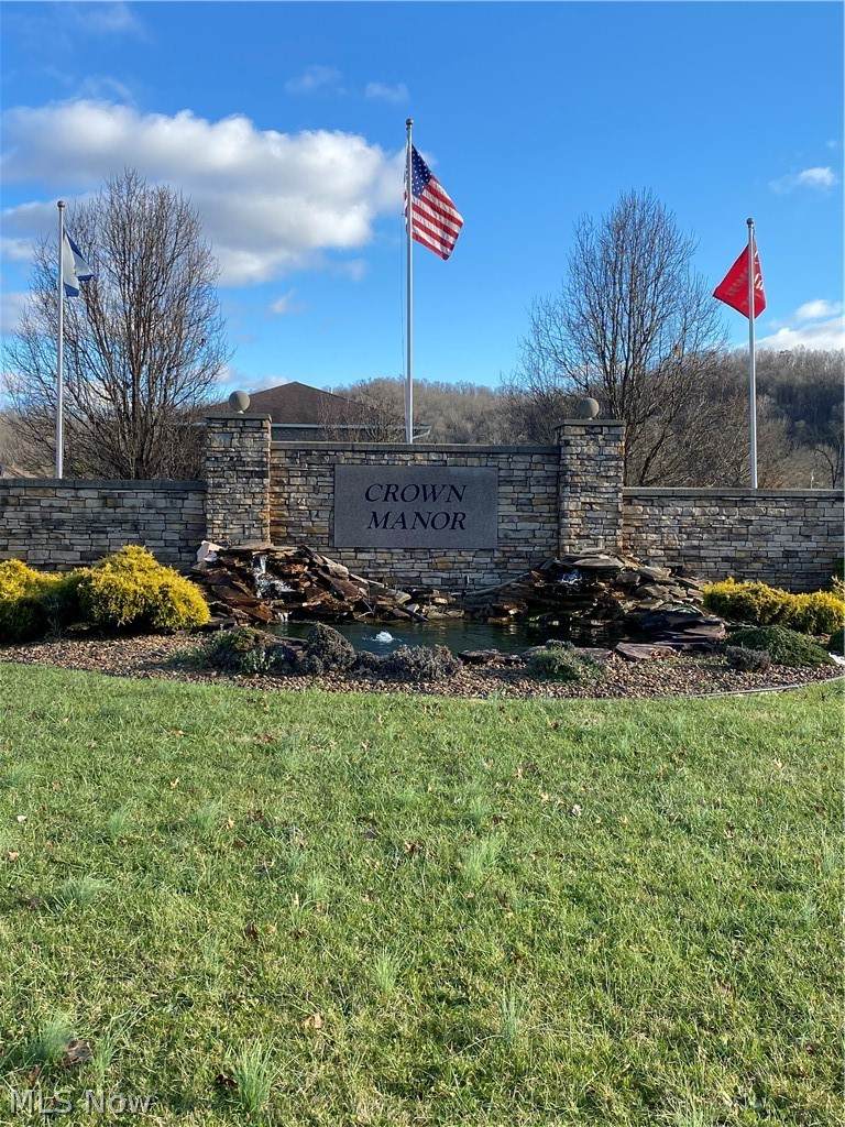  Crown Manor - Photo 1