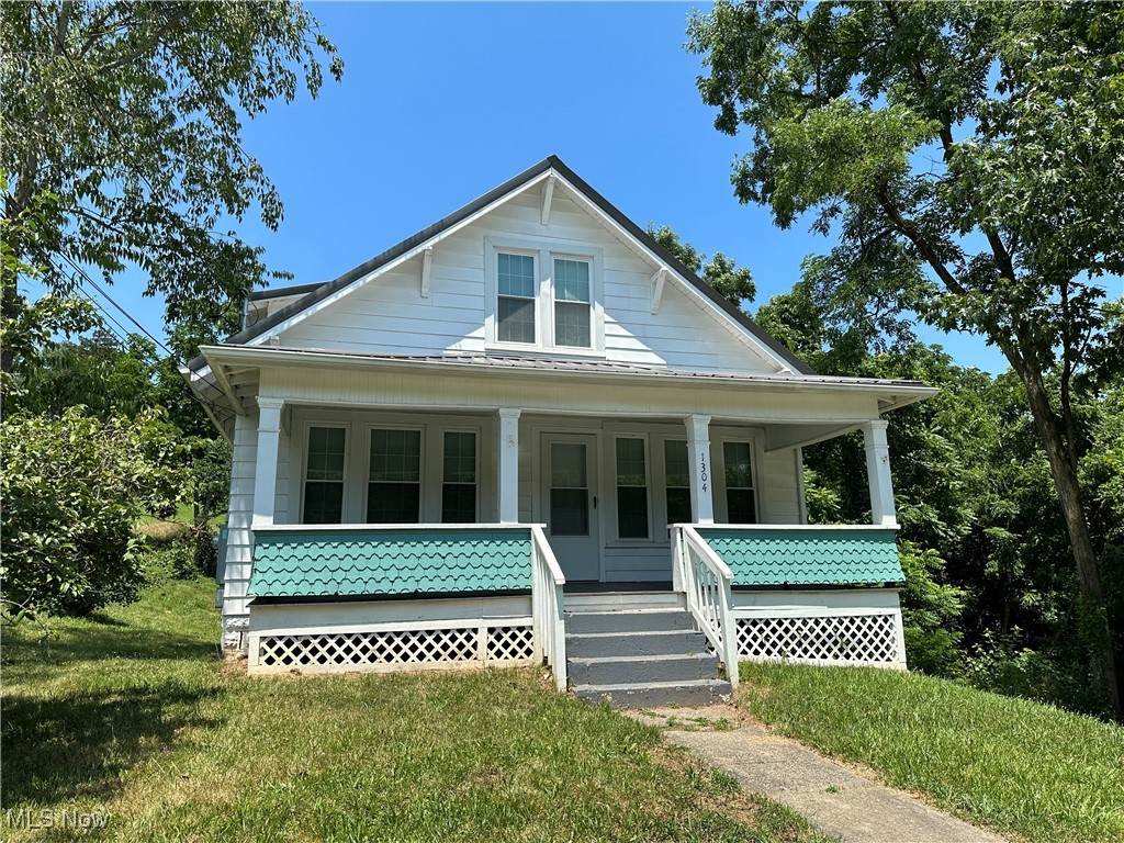 1304 Division Street - Photo 1