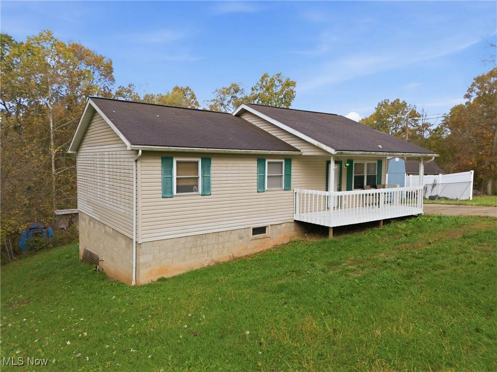 127 Pineview Drive - Photo 1