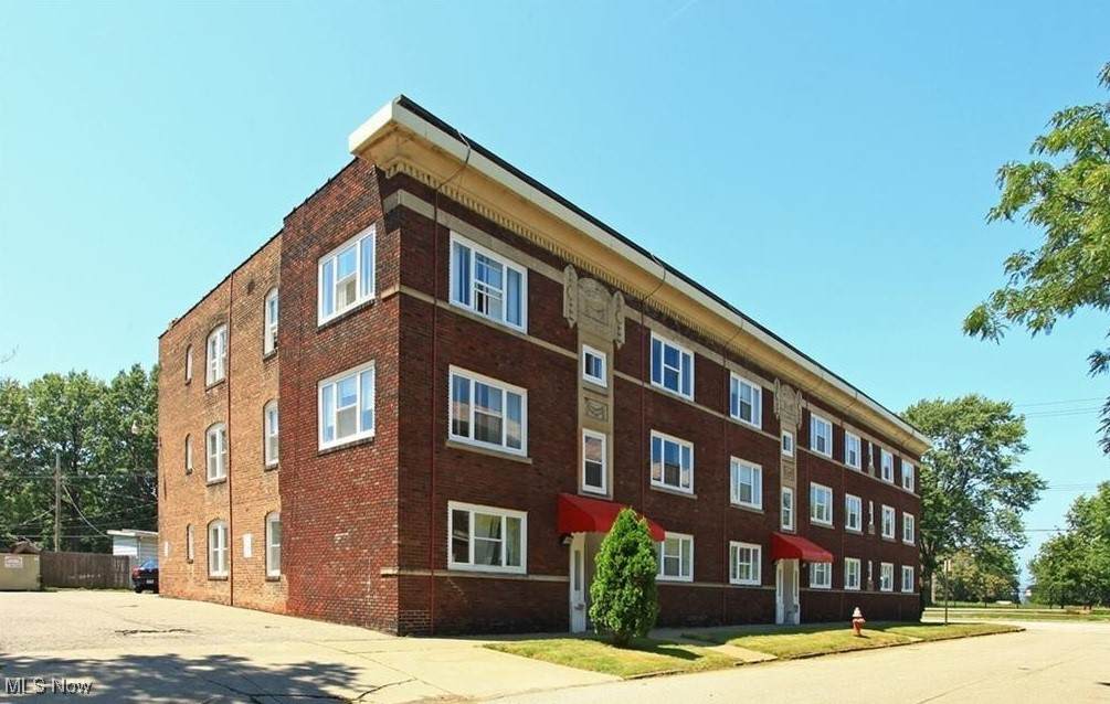 14236 Lakeshore Boulevard - Photo 1