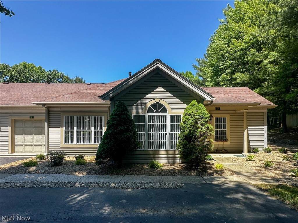 7 Woodland Chase Boulevard - Photo 1