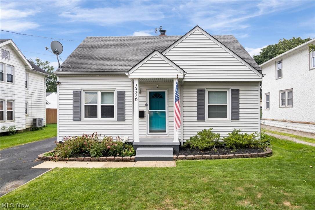 1556 Campbell Street - Photo 1