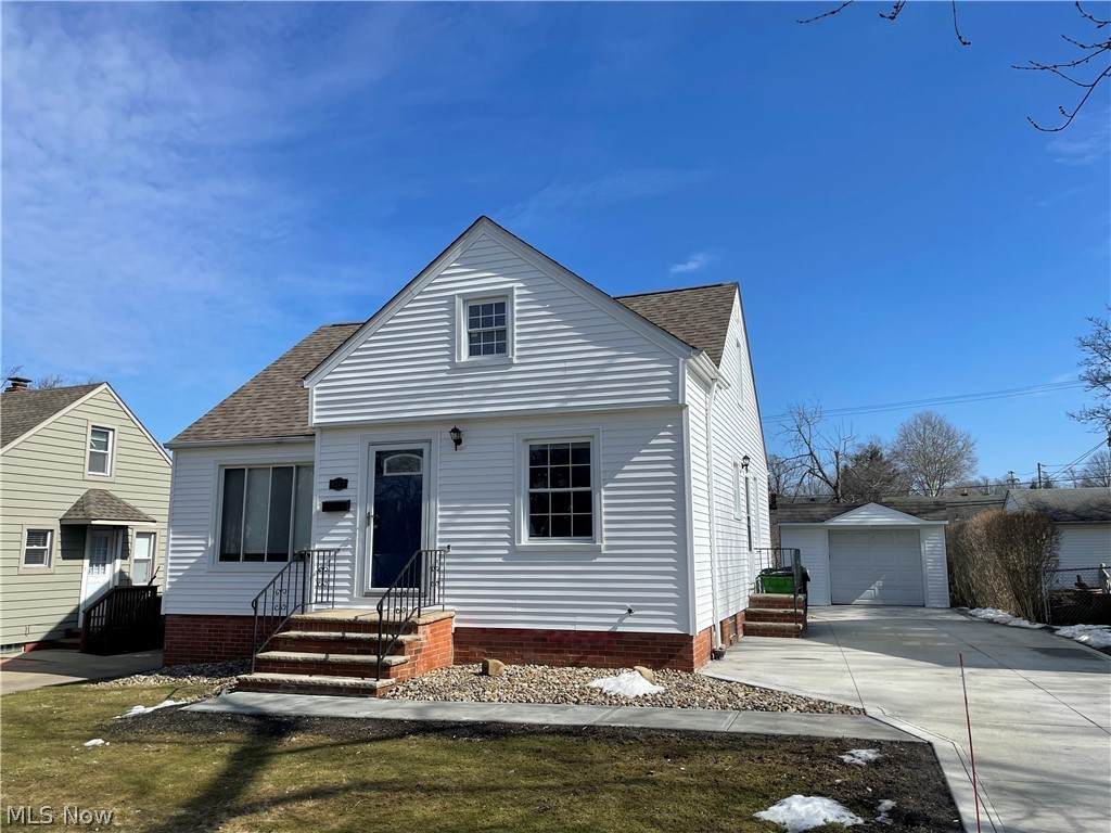1277 Iroquois Avenue - Photo 1