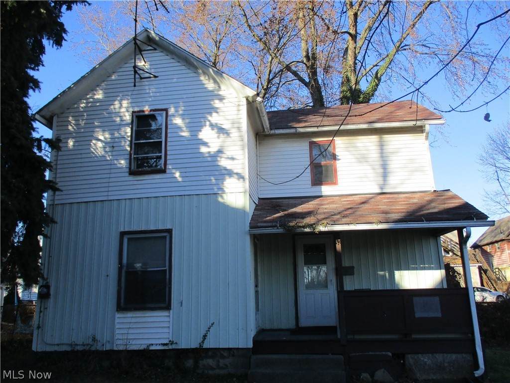 553 Hazel Place - Photo 1