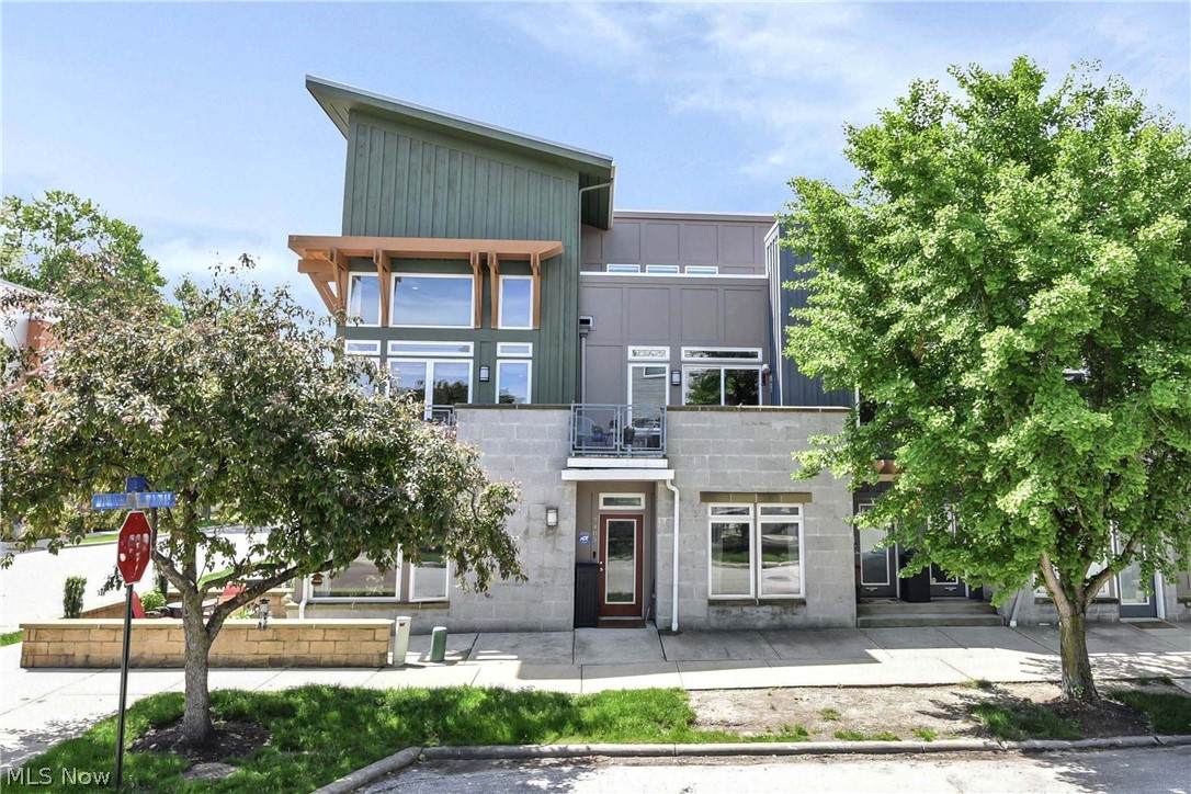 7407 Battery Park Boulevard - Photo 1