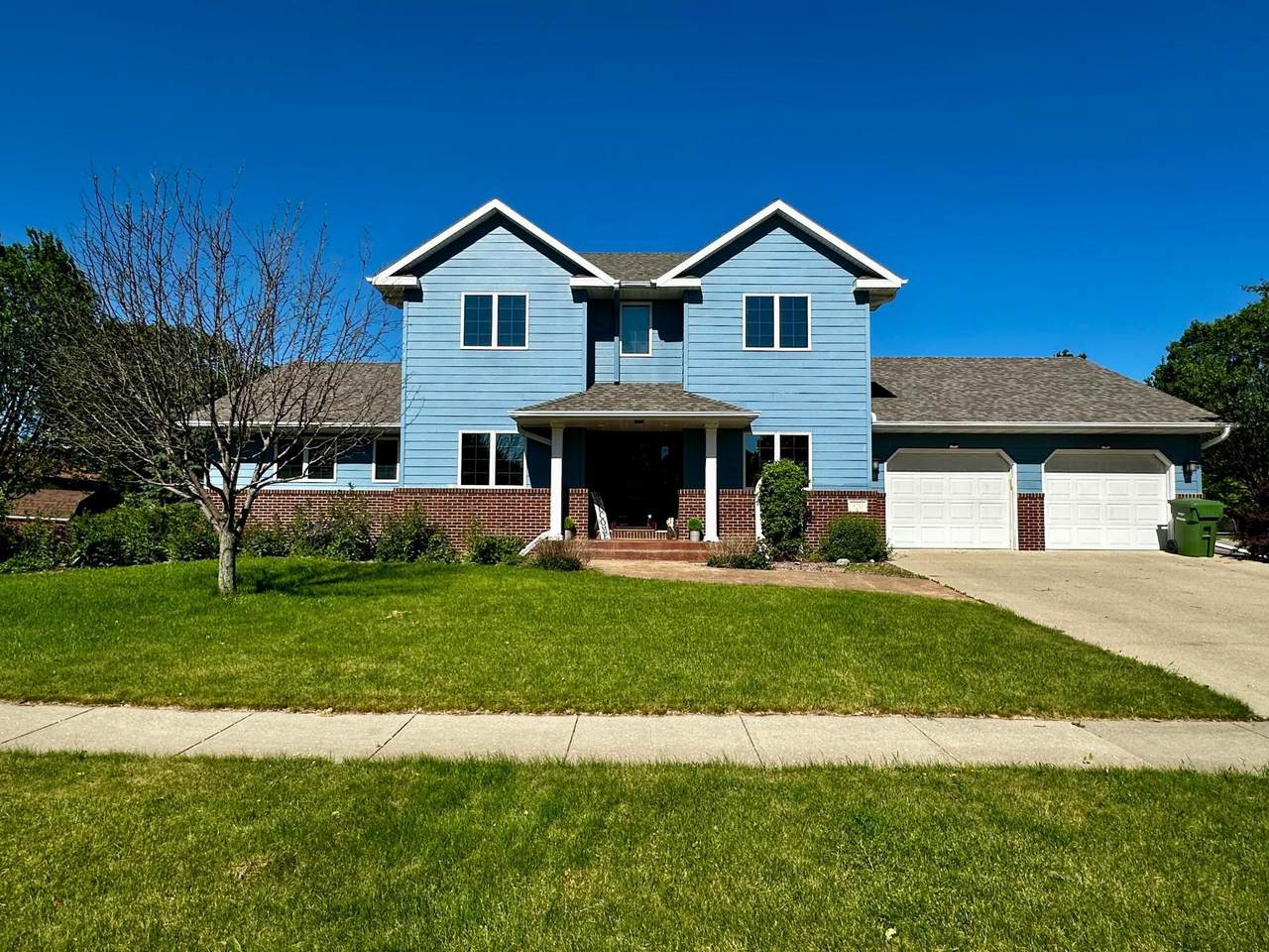 810 Briarwood Drive - Photo 1