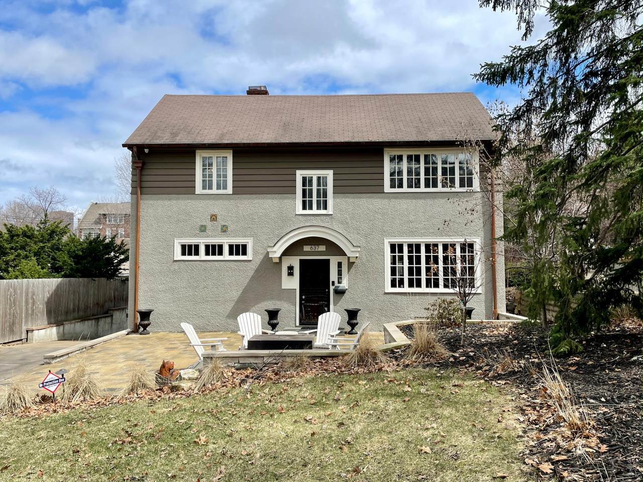 637 Kenwood Parkway - Photo 1