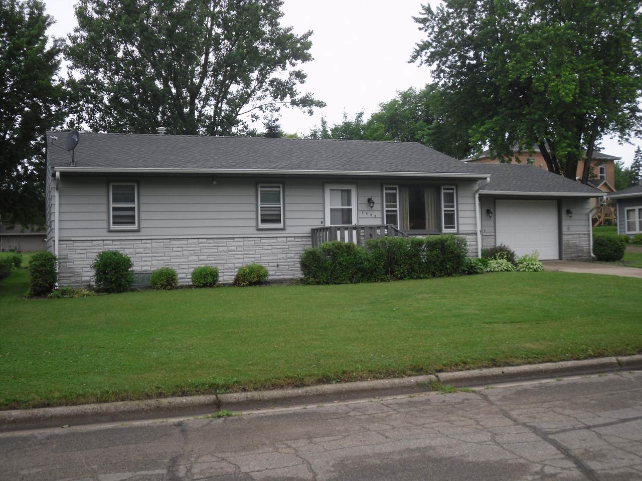1042 Getty Street - Photo 1