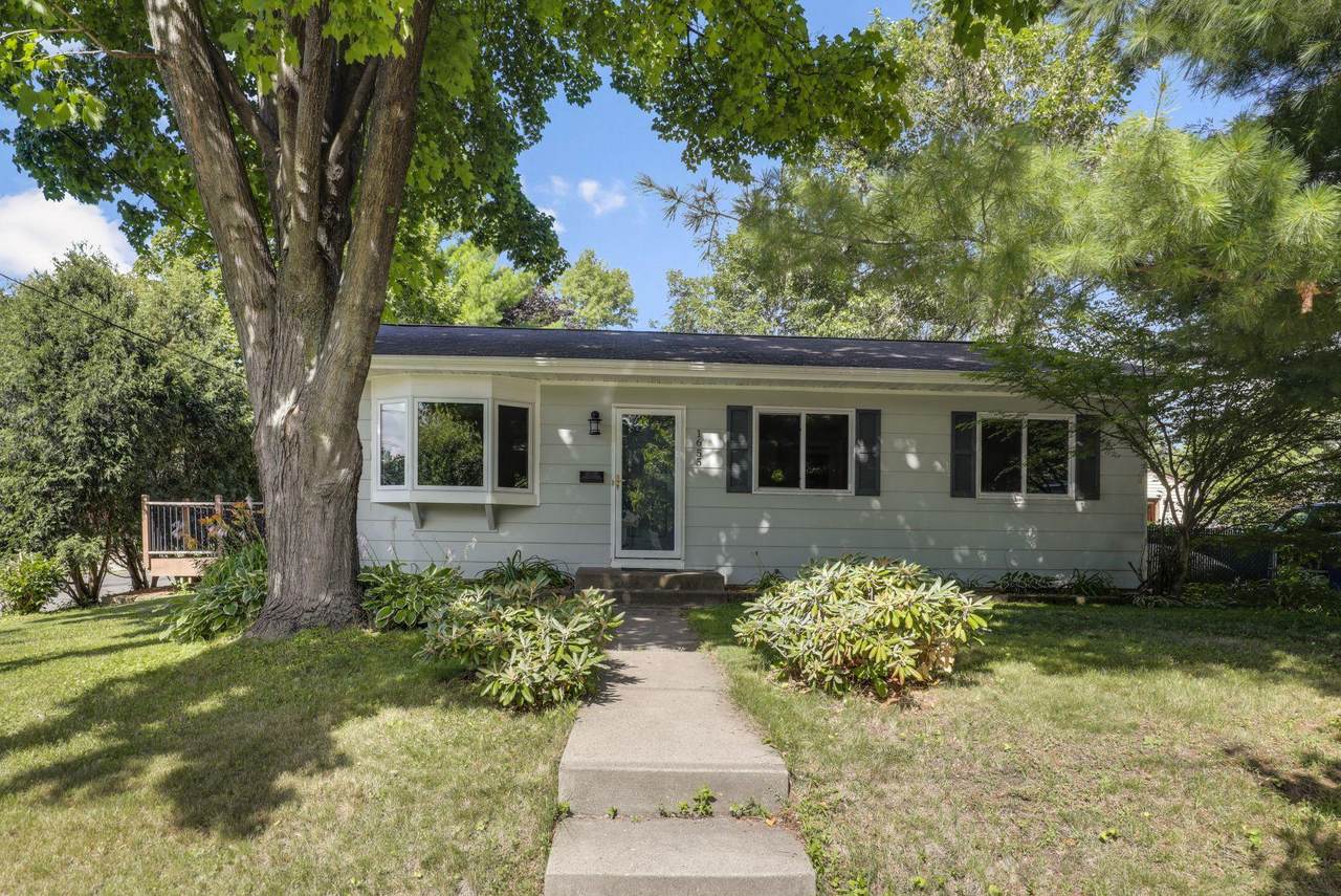 1655 Victoria Street - Photo 1