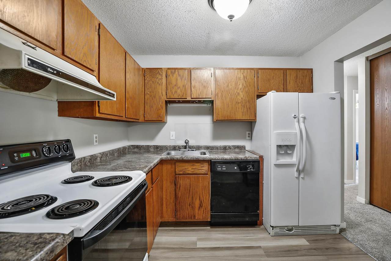 1887 Silver Bell Road - Photo 1