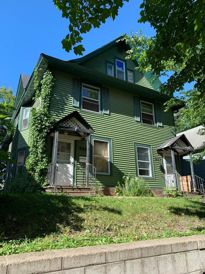 917 6th Street - Photo 1