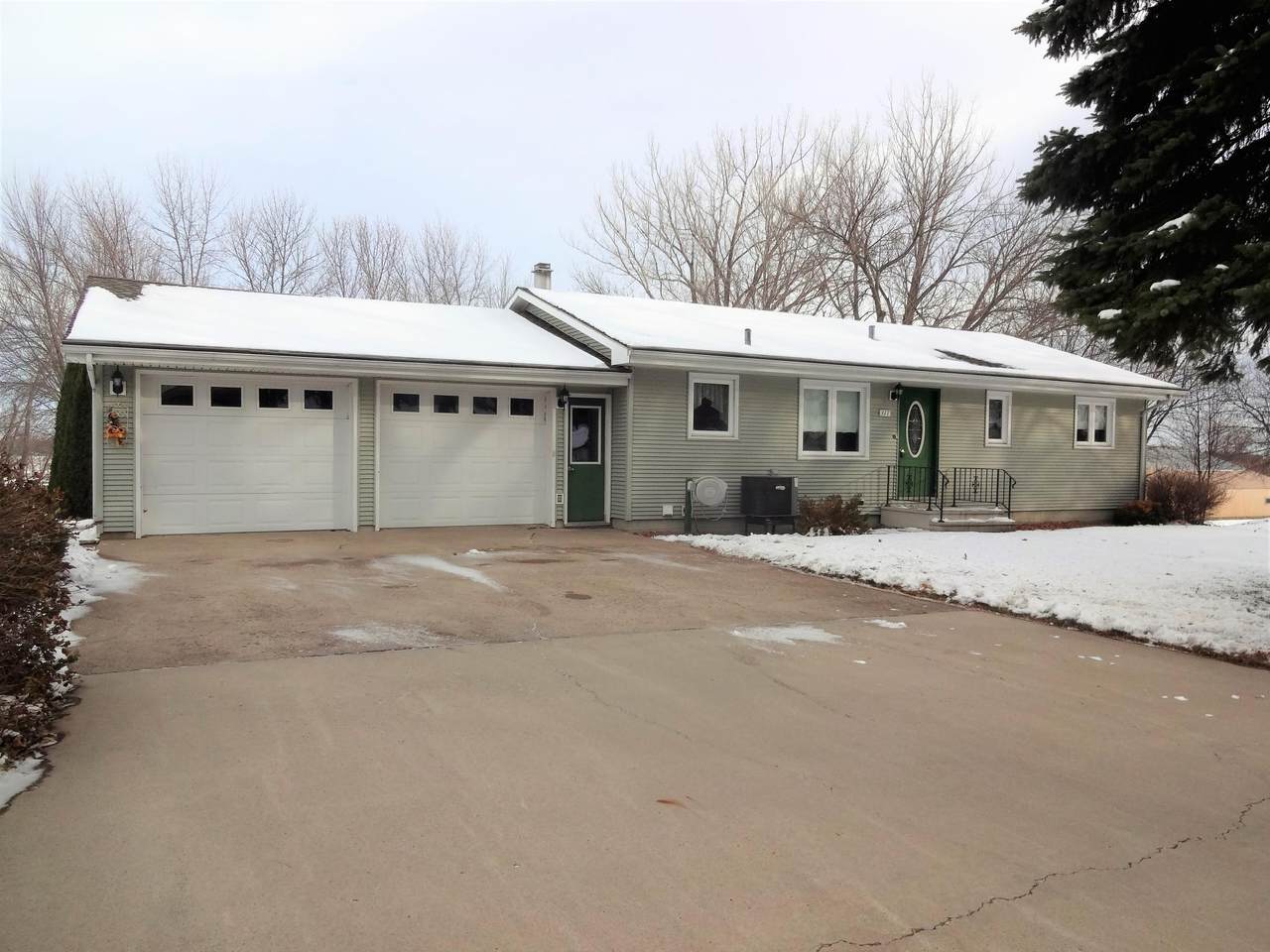 317 Railroad Street - Photo 1