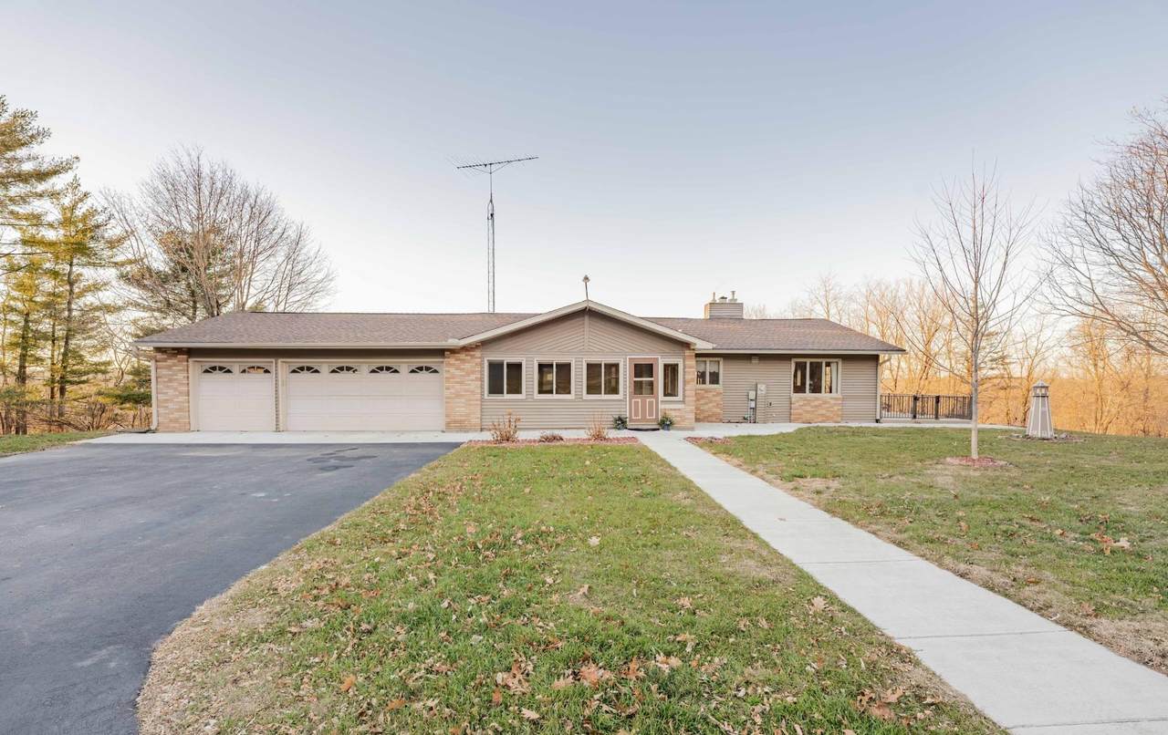 N5607 Pleasant Ridge Lane - Photo 1