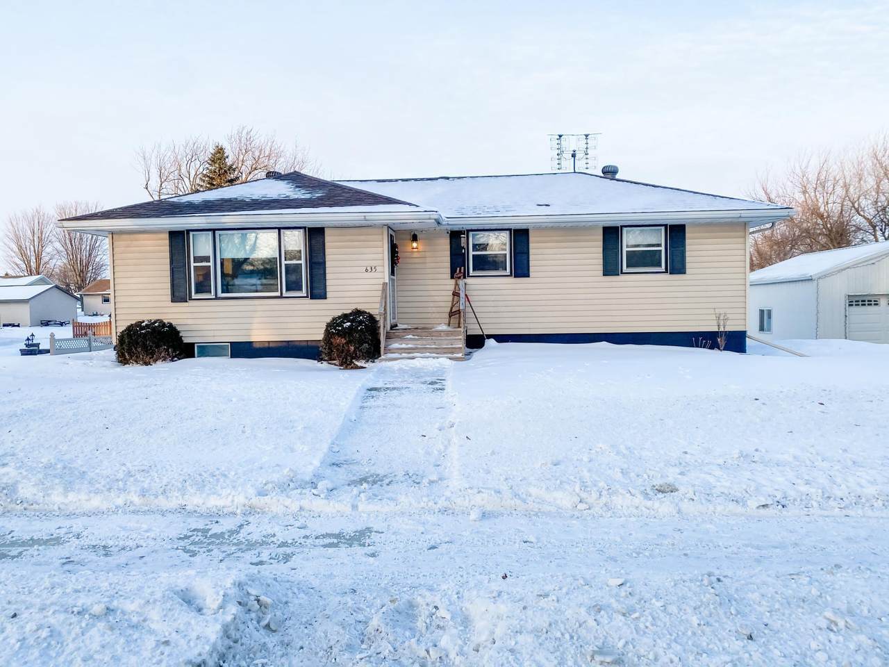 635 Maine Avenue - Photo 1