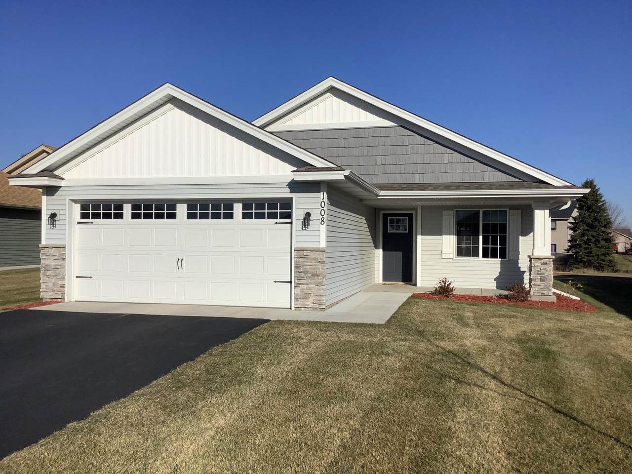 1008 Golden Way - Photo 1