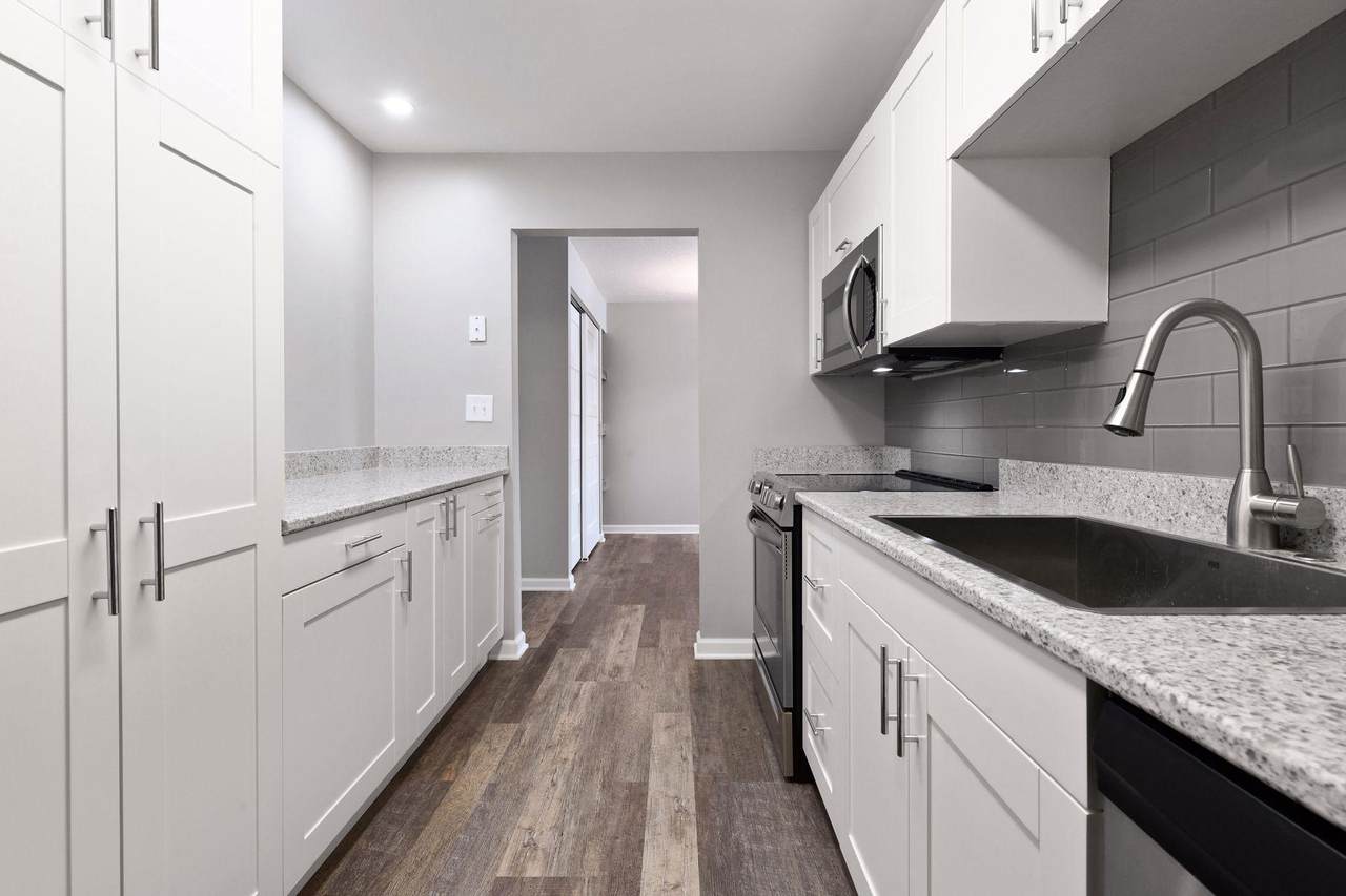 6423 Colony Way - Photo 1