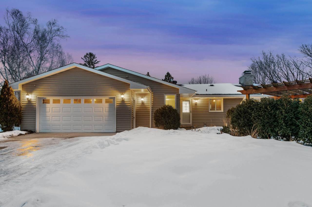 5828 Eastview Drive - Photo 1