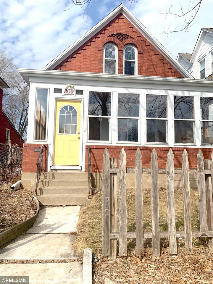 809 Charles Avenue - Photo 1