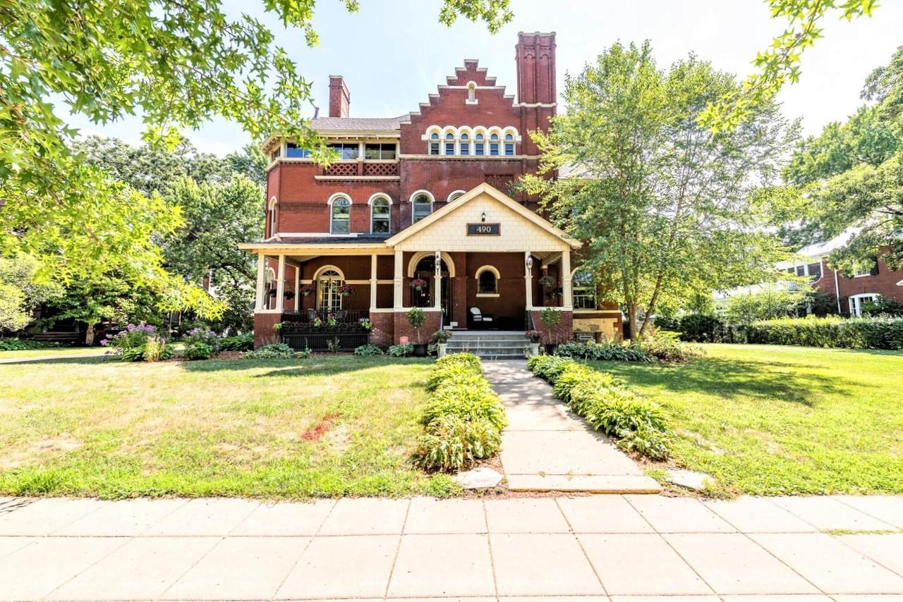 490 Summit Avenue - Photo 1