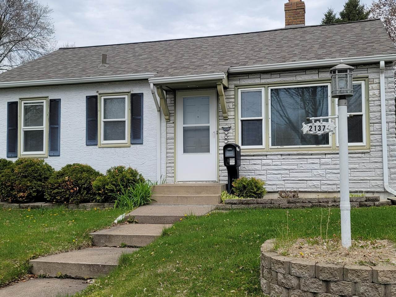 2137 Fremont Avenue - Photo 1