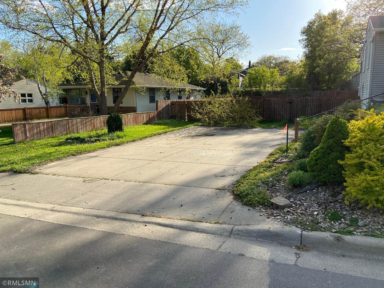 521 Indiana Avenue - Photo 1