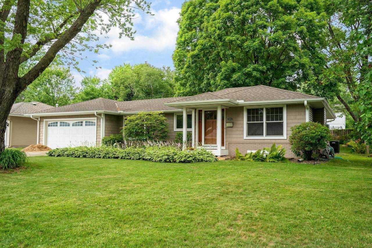 5104 60th Street - Photo 1