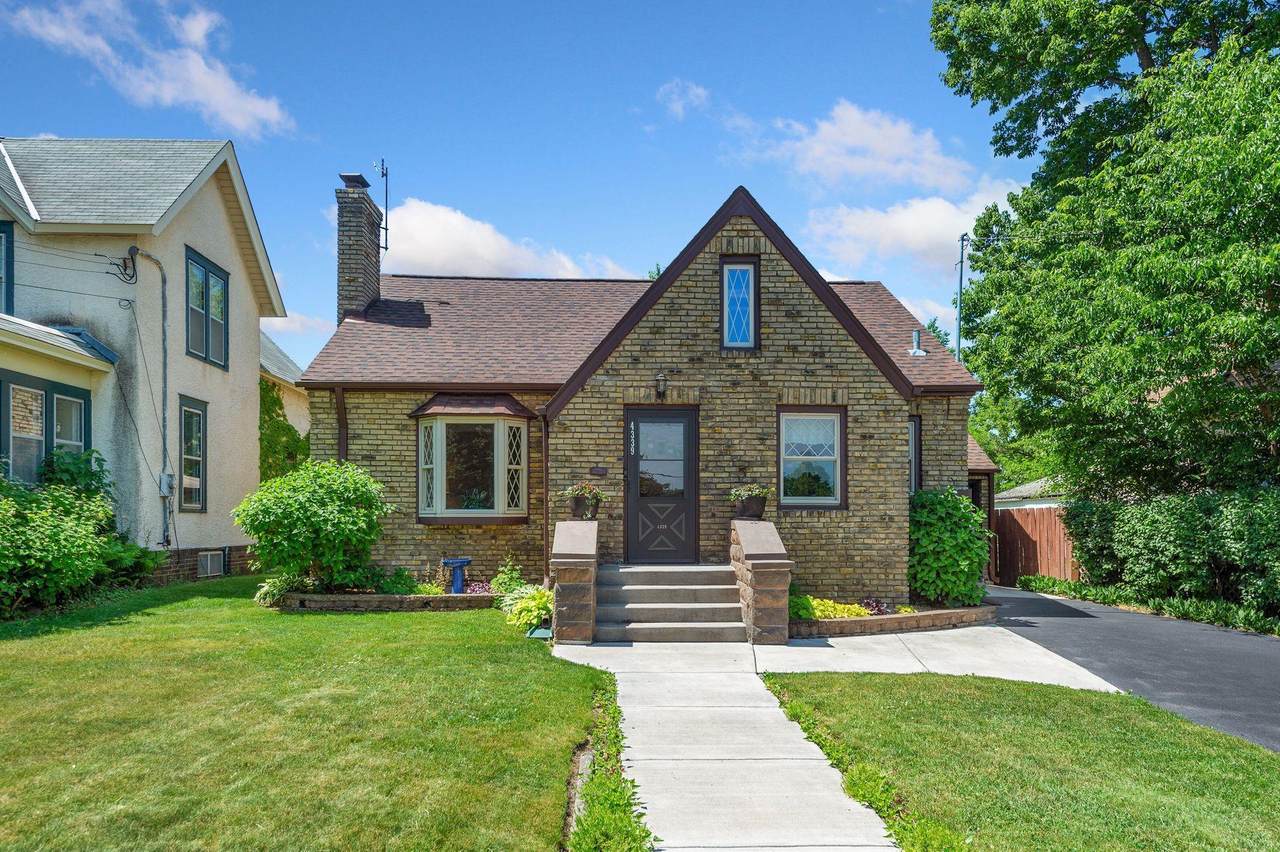 4339 Broadway Avenue - Photo 1