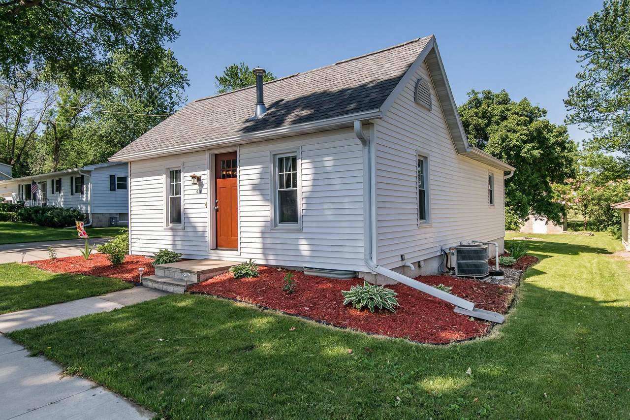 617 1st Avenue - Photo 1