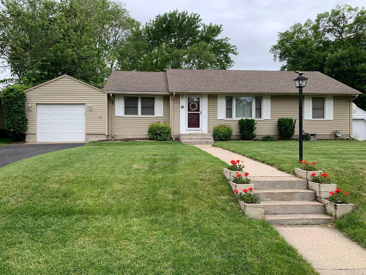 6932 Columbus Avenue - Photo 1