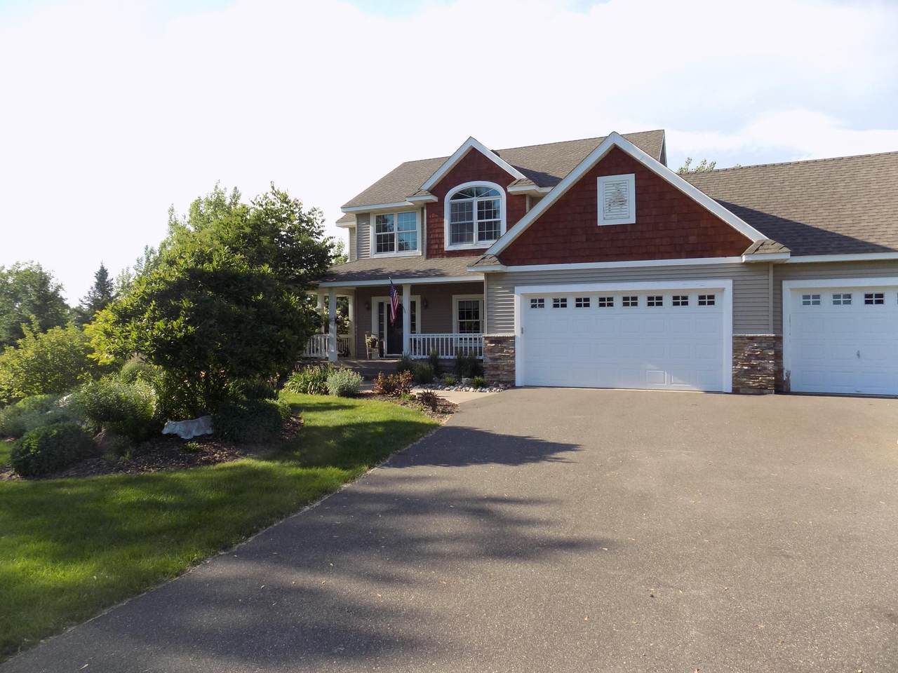 526 164th Avenue - Photo 1