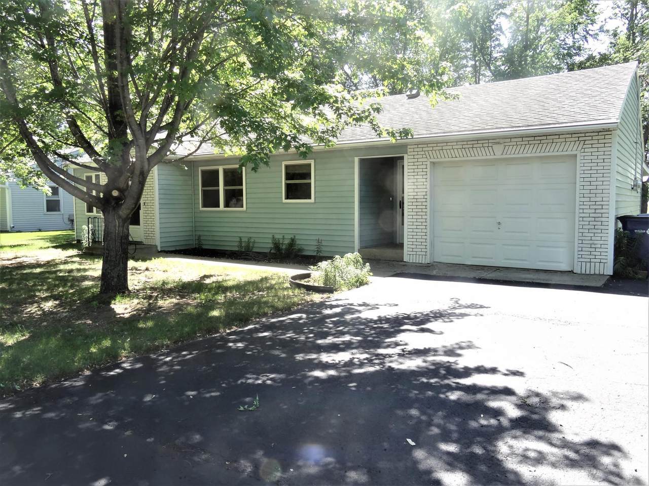 1142 Woodlawn Acres Drive - Photo 1