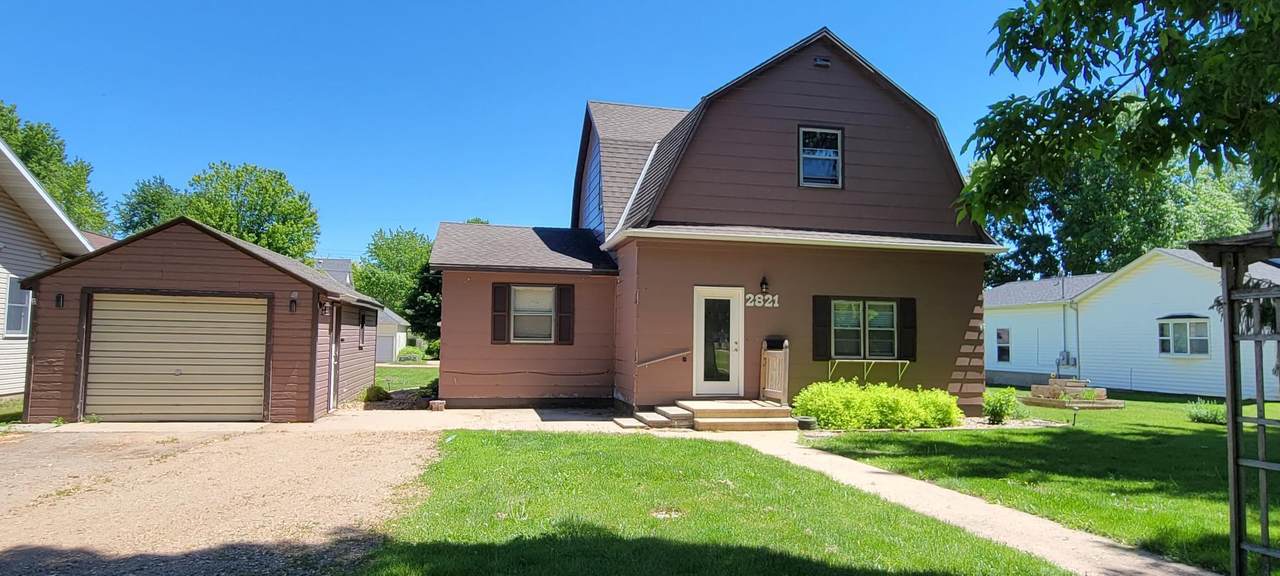 2821 Linden Avenue - Photo 1