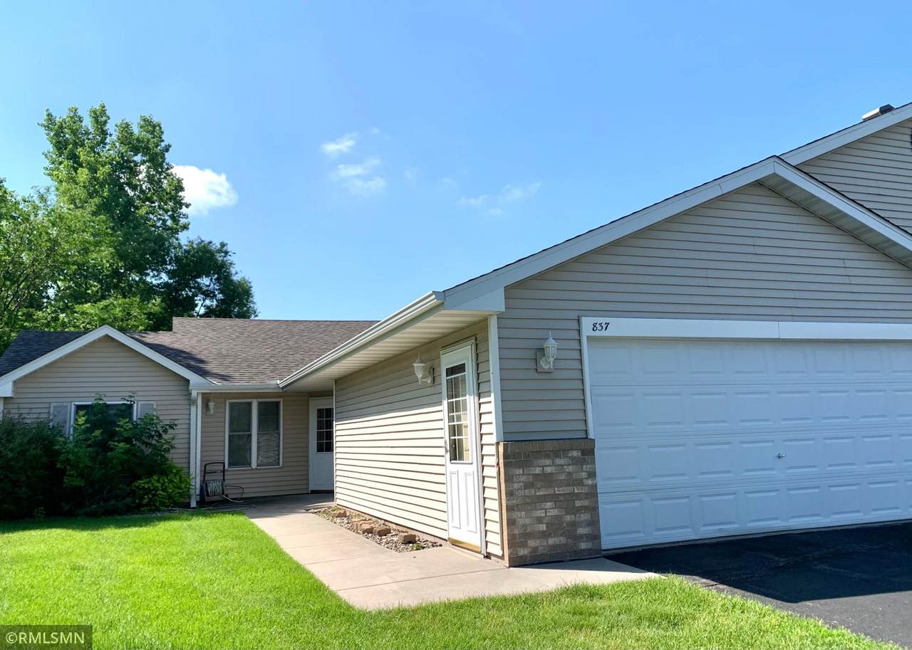 837 Greensview Court - Photo 1